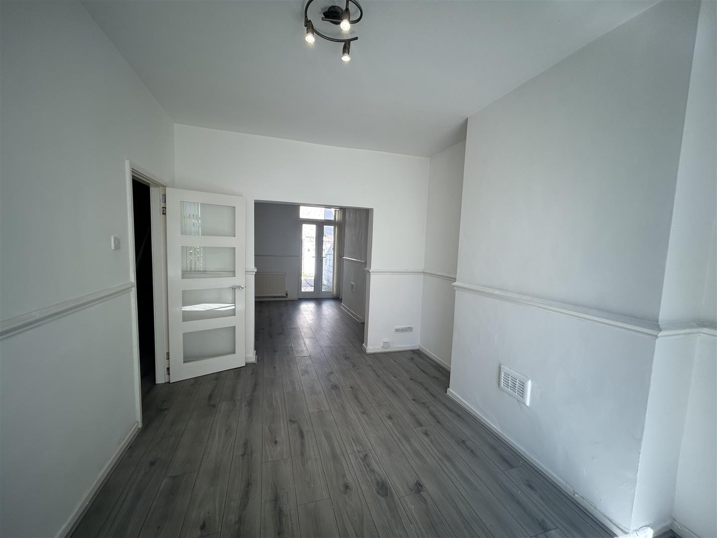 3 Bedroom House To Rent image 2